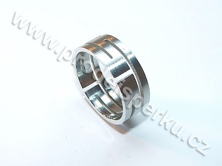 Ocelový prsten s průřezy