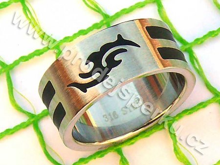 Ocelový prsten s černým dekorem