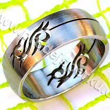 Ocelový prsten s prořezávaným vzorem