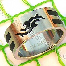 Ocelový prsten s černým dekorem