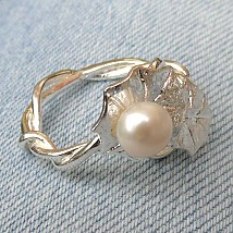 Stříbrný prsten s perlou Ag (vel.53)